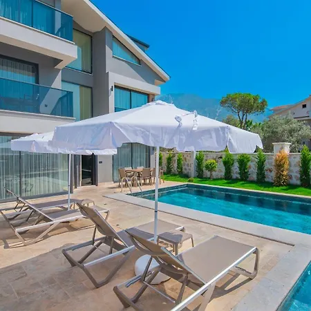 Luxury Heated Pool & Villa *