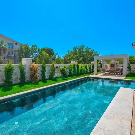 Luxury Heated Pool & Villa *