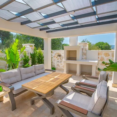Luxury Heated Pool & Вилла
